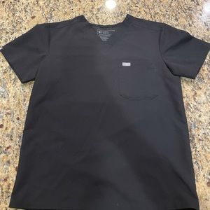 Black FIGS Leon 3 pocket scrub top size small
